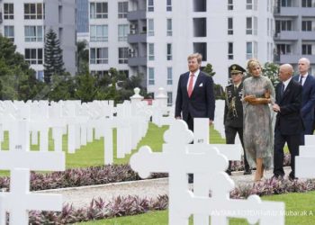 LUSTRASI. Raja Belanda Willem Alexander (kiri) didampingi Ratu Maxima Zorreguieta Cerruti (tengah) . ANTARA FOTO/Hafidz Mubarak A/hp.