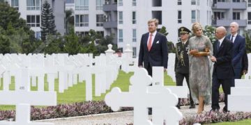 LUSTRASI. Raja Belanda Willem Alexander (kiri) didampingi Ratu Maxima Zorreguieta Cerruti (tengah) . ANTARA FOTO/Hafidz Mubarak A/hp.