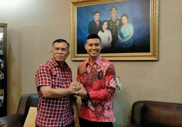 Jutan M Manik, M.Han(kanan)berfoto bersama dengan Irjen pol (purn).Drs.M.Wagner Damanik MAP