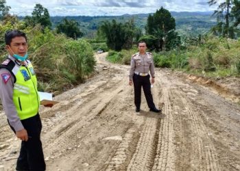 Titik ruas jalan Parapat di lintas alternatif, Simpang Palang - Simpang Sitahoan, Kecamatan Girsang Sipangan Bolon, Kabupaten Simalungun yang belum beraspal. (FOTO ANTARA/HO)