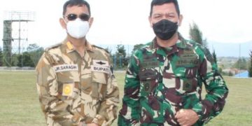 Kol Inf Waston Purba SIP (kanan) bersama Bupati Kabupaten Simalungun DR JR Saragih SH MM (kiri)