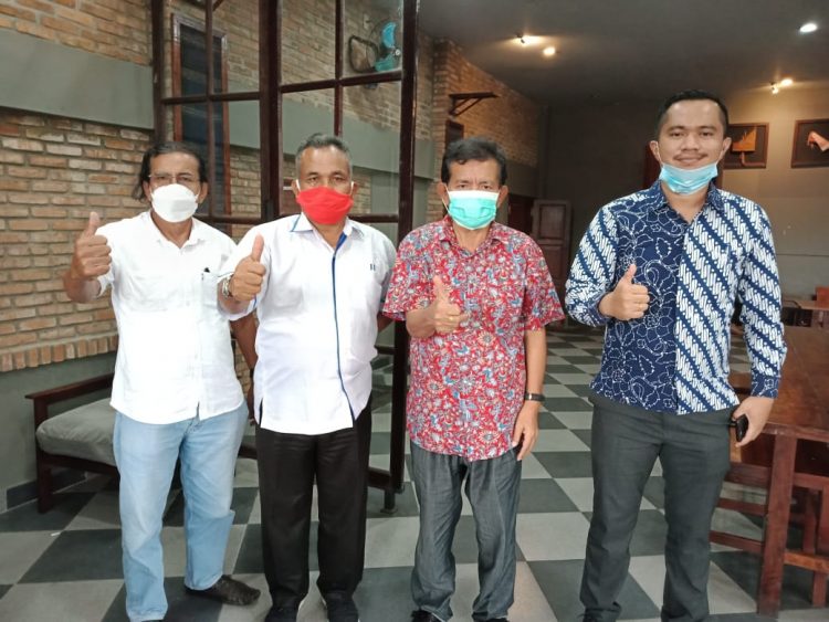 dari kiri Pdt.Pandapotan Haloho, E Ubahman Sinaga, Pdt. Barmen Sinaga dan kuasa hukum Renhad Pasaribu SH.(foto.ist)